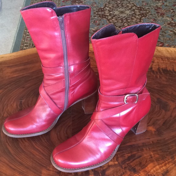 Cute red Boots! - Picture 2 of 5